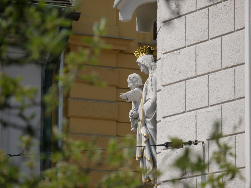 Dom Hotel Аугсбург Екстер'єр фото