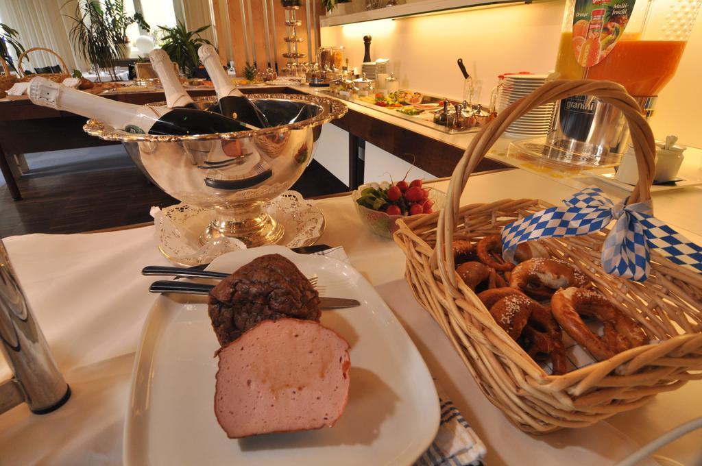 Dom Hotel Аугсбург Екстер'єр фото