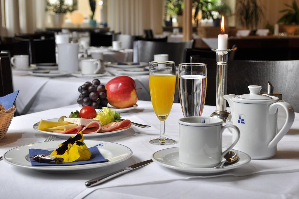 Dom Hotel Аугсбург Екстер'єр фото